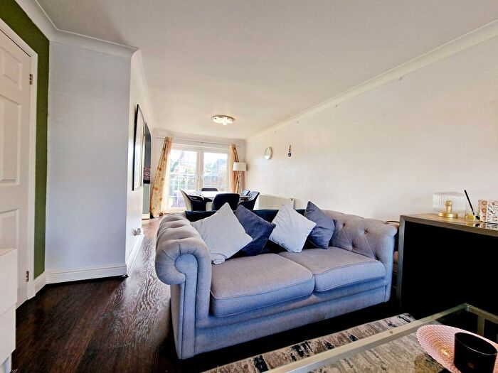 4 Bedroom Semi-Detached House To Rent In Pool Road, West Molesey, KT8