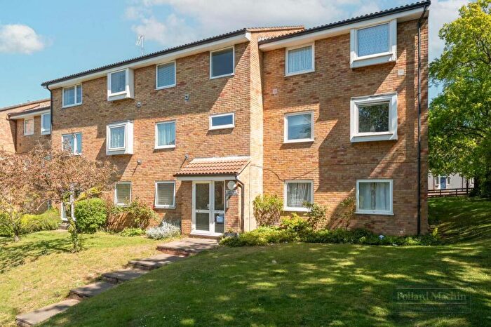 2 Bedroom Flat For Sale In Parrs Close, Sanderstead, CR2