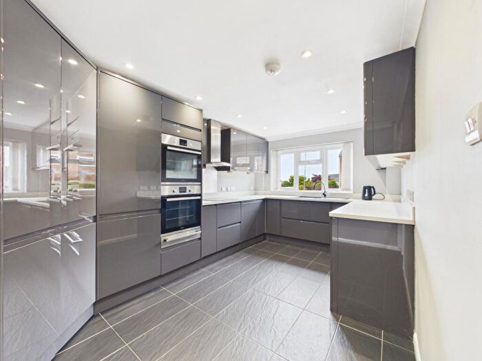 3 Bedroom End Of Terrace House For Sale In Blake Close, Welling, Kent, DA16