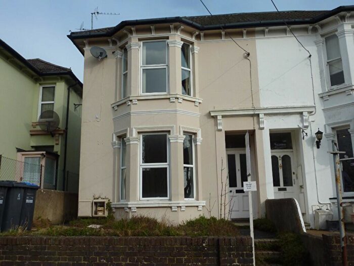2 Bedroom Flat To Rent In Station Approach East, Hassocks, West Sussex, BN6