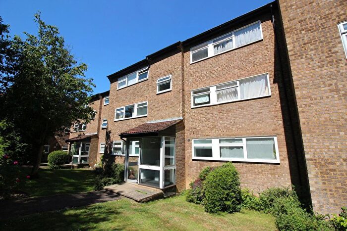 1 Bedroom Flat To Rent In Steeplands, Bushey, WD23