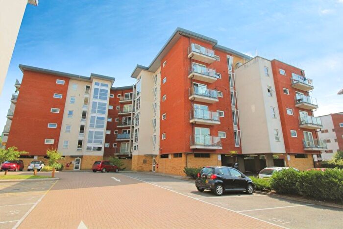 2 Bedroom Flat To Rent In Clarkson Court, Hatfield, AL10