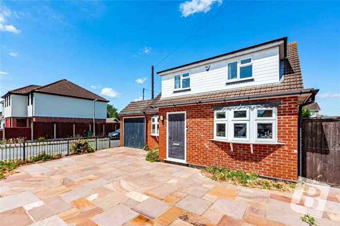 4 Bedroom Detached House For Sale In Egbert Gardens, Wickford, SS11