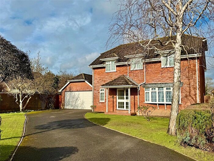 4 Bedroom Detached House For Sale In Larkshill Close, New Milton, Hampshire, BH25