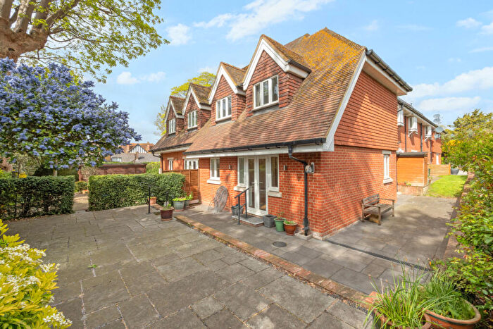 2 Bedroom Apartment For Sale In The Broadway, Cheam, Sutton, SM3