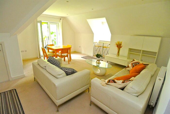 2 Bedroom Apartment To Rent In Weybridge, KT13