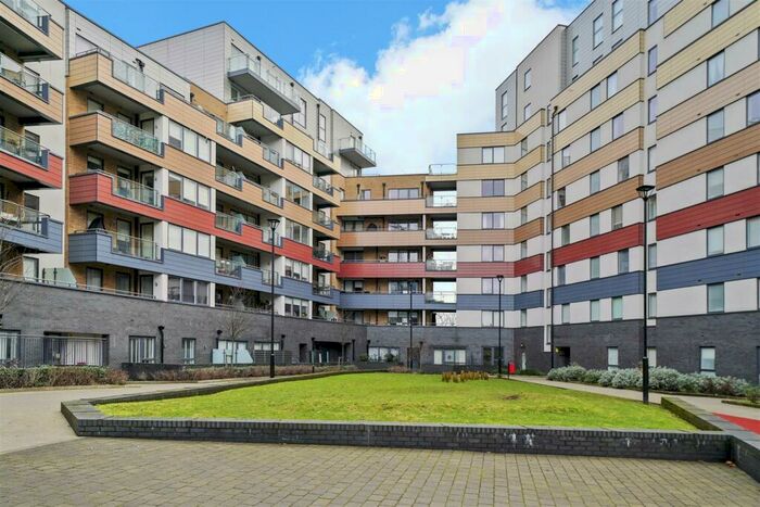 1 Bedroom Flat To Rent In Thatchers Court, New Southgate, N11