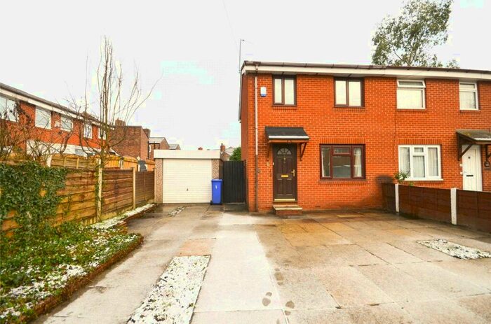 3 Bedroom Semi-Detached House To Rent In Bannatyne Close, Moston, Manchester, M40