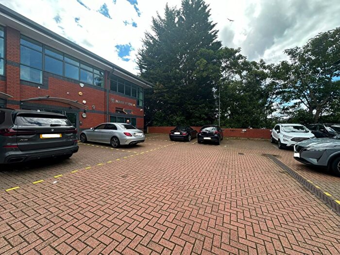 Terraced House To Rent In Manor Way, Borehamwood, WD6