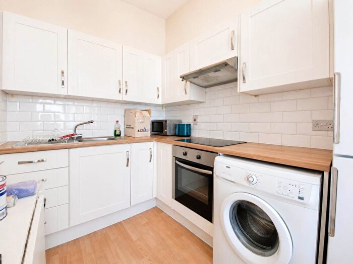 2 Bedroom Flat To Rent In Chiswick, London, W4