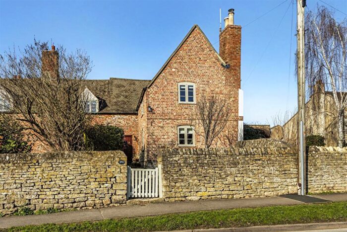 3 Bedroom Semi Detached House For Sale In Station Road, Bishops Cleeve, Cheltenham, GL52