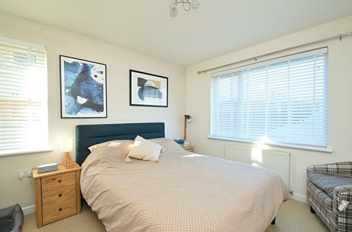 2 Bedroom Detached Bungalow For Sale In Large South-facing Garden * Lake, PO36