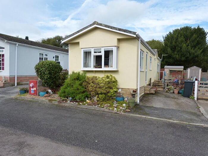 2 Bedroom Park Home For Sale In Valley View Park, Bugle, PL26