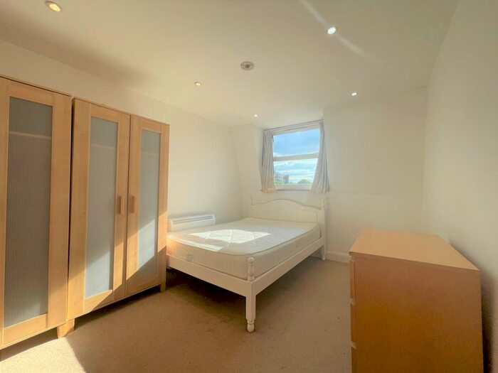 2 Bedroom Flat To Rent In Hornsey Road, Islington, N19