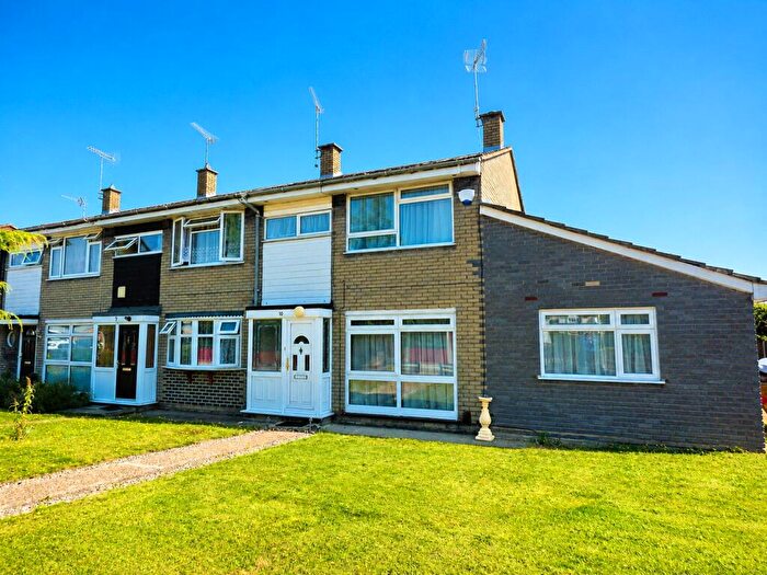 4 Bedroom End Of Terrace House To Rent In Hendon Close, Wickford, Essex, SS12