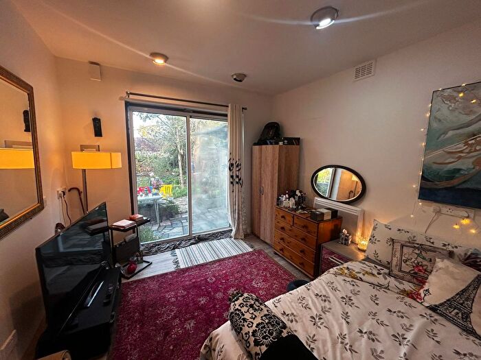 Studio To Rent In Finchley Central, N3
