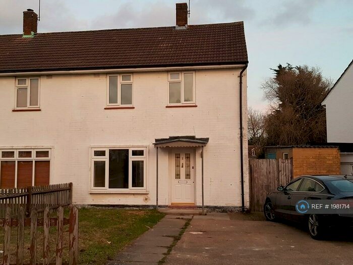 3 Bedroom Semi-Detached House To Rent In Southfield, Barnet, EN5