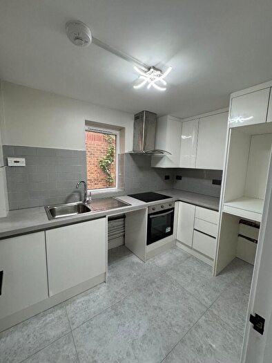 2 Bedroom Flat To Rent In Somerset Road, Barnet, North London, EN5