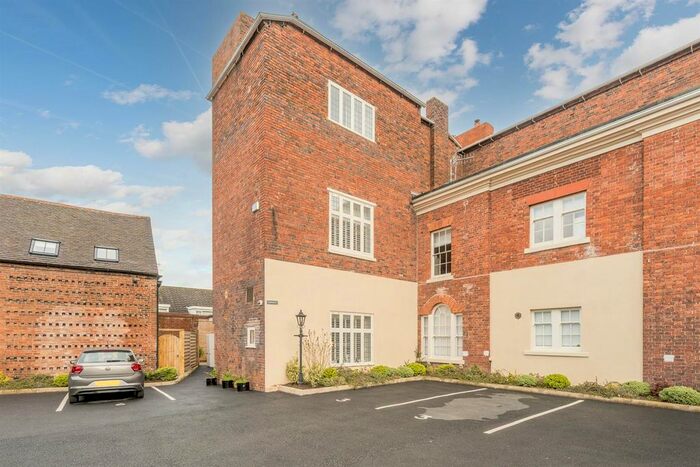 3 Bedroom Town House For Sale In Broadfield House, Kingswinford, DY6
