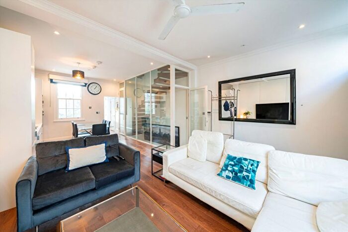3 Bedroom Property To Rent In Redfield Lane, Earls Court, SW5