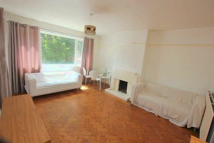 2 Bedroom Flat To Rent In Rosebery Gardens, Crouch End, N8