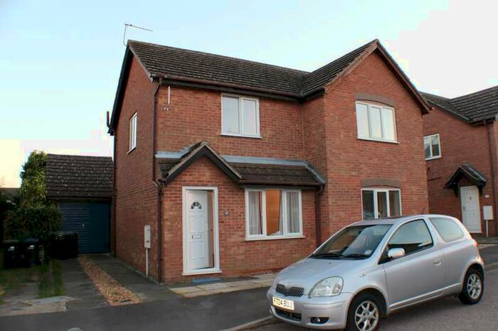 2 Bedroom Semi-Detached House To Rent In Tharp Way, Chippenham, CB7
