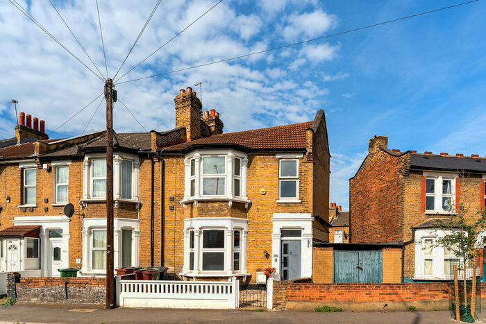2 Bedroom End Of Terrace House To Rent In Grove Green Road, London, E11