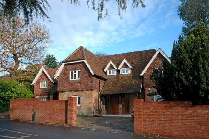 10 Bedroom Property To Rent In Warren Road, Coombe, Kingston Upon Thames, KT2
