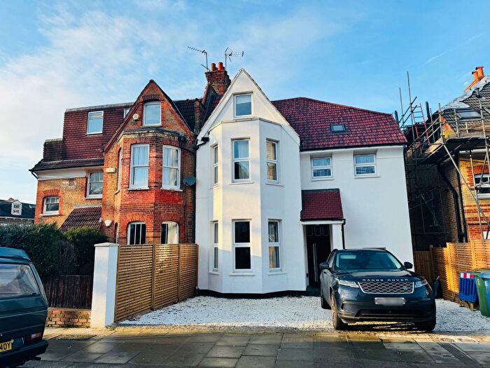 3 Bedroom Flat To Rent In Therapia Road, London, SE22