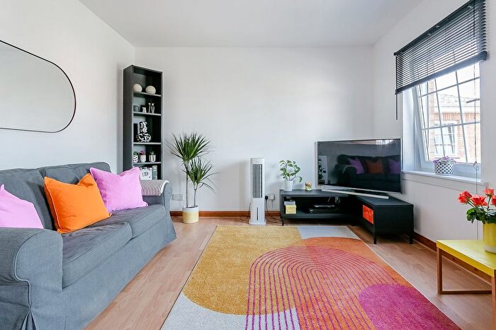2 Bedroom Flat For Sale In Sheriff Bank, Edinburgh, EH6