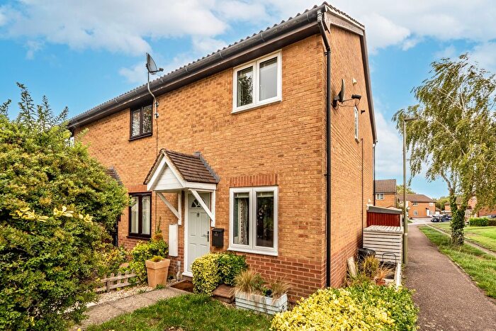 2 Bedroom End Of Terrace House For Sale In Glenmore Road, Carterton, Oxfordshire, OX18