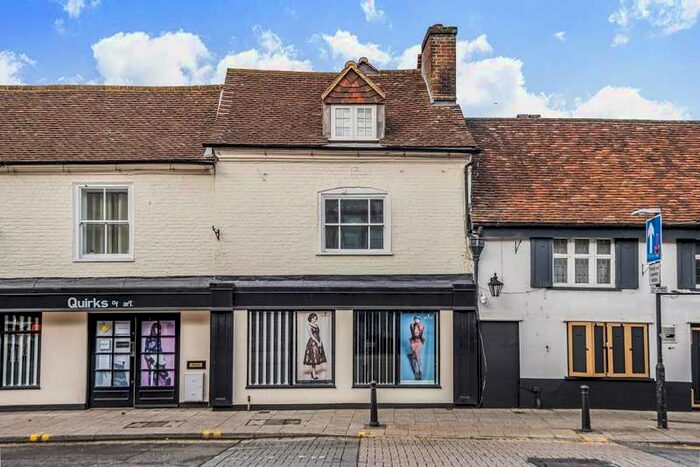 3 Bedroom Apartment To Rent In Frogmoor, High Wycombe, HP13