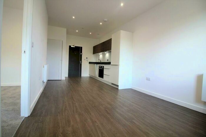 1 Bedroom Apartment To Rent In Century Court, RG12