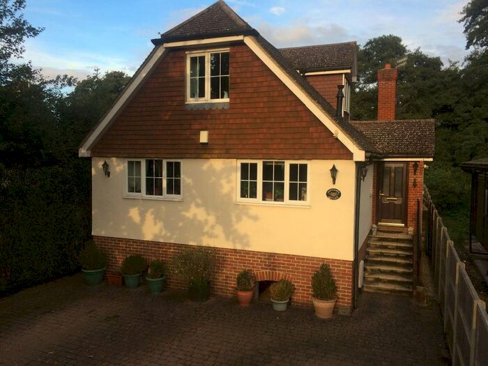 Houses for sale & to rent in TN12 5LL, Bush Road, East Peckham And