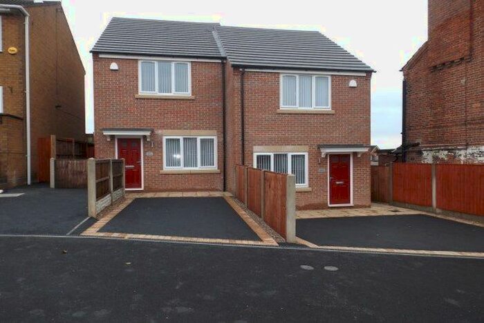 3 Bedroom Semi-Detached House To Rent In Hucknall, Nottingham, NG15