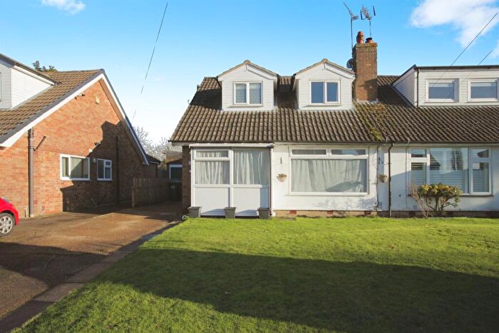 3 Bedroom Semi-Detached Bungalow For Sale In South Road, Clifton Upon Dunsmore, Rugby, CV23