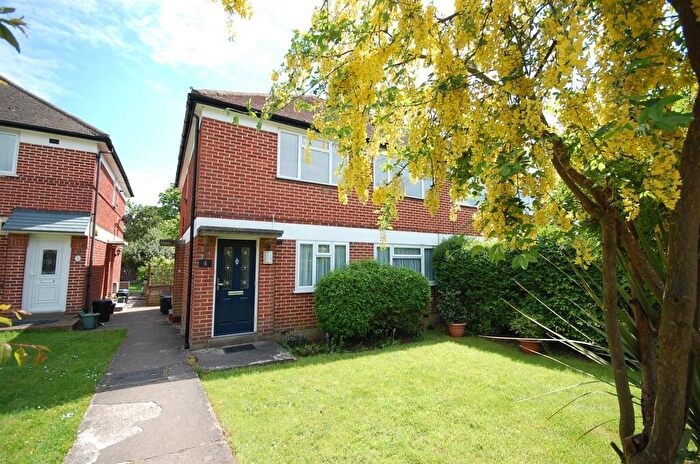 2 Bedroom Maisonette To Rent In Meadway Gardens, Ruislip, Middlesex, HA4