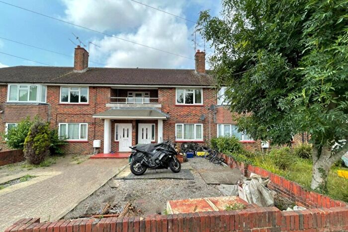 2 Bedroom Maisonette For Sale In Attfield Close, Ash, Surrey, GU12