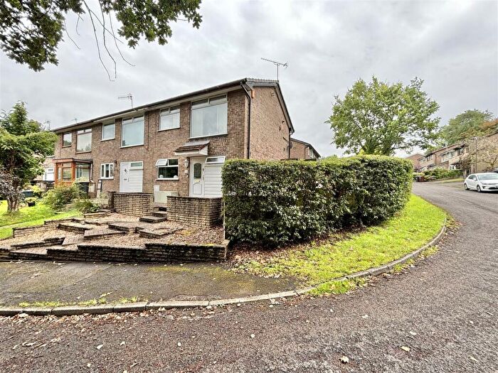 3 Bedroom Terraced House To Rent In Turnlee Drive, Glossop, Derbyshire, SK13