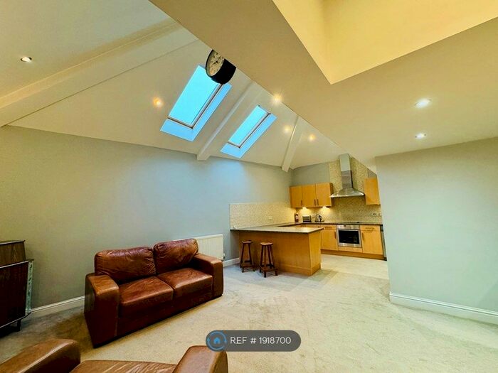 2 Bedroom Maisonette To Rent In Wellgreen Mews, Stirling, FK8