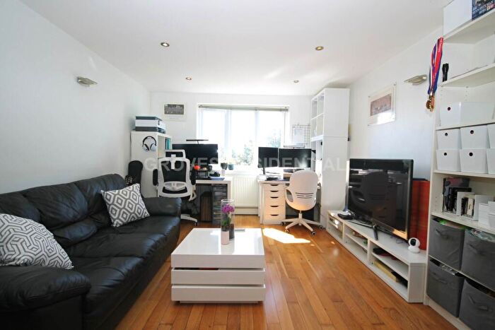 1 Bedroom Flat For Sale In Olympic Court, New Malden, KT3