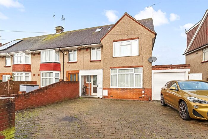 4 Bedroom Semi Detached House For Sale In Goldsmith Road, Worthing, BN14