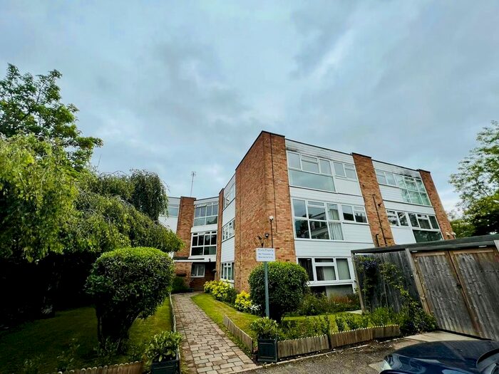 2 Bedroom Flat To Rent In Gwynns Walk, Hertford, SG13