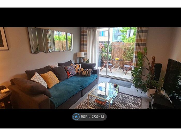 2 Bedroom Flat To Rent In Gisbey House, Isleworth, TW7