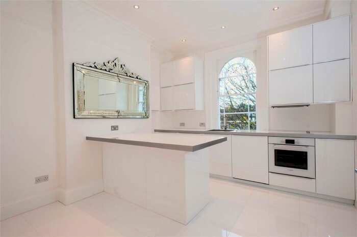 3 Bedroom Apartment To Rent In Hamilton Terrace, St Johns Wood, London, NW8