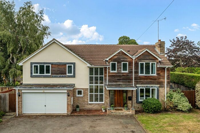 5 Bedroom Detached House For Sale In Spring Close, Upper Basildon, Reading, Berkshire, RG8