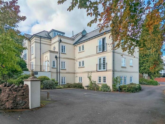 2 Bedroom Flat To Rent In Como Road, Malvern, WR14