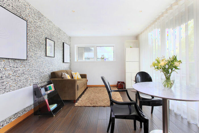 1 Bedroom Flat To Rent In Oswald Building, Queenstown Road, Battersea, London, SW11