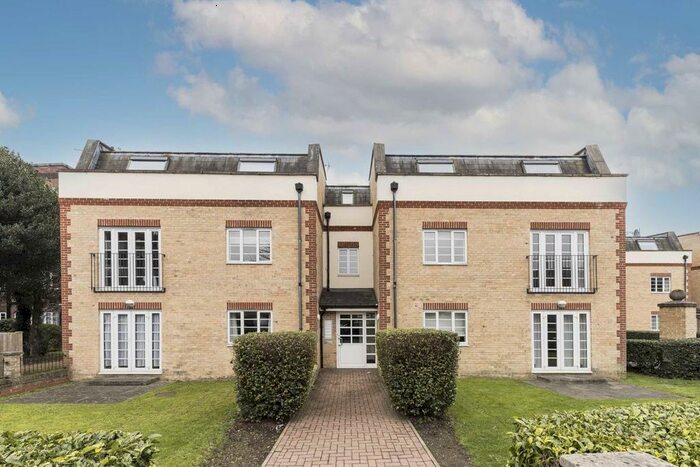 2 Bedroom Flat To Rent In Churton Place, Chiswick Village, London, W4