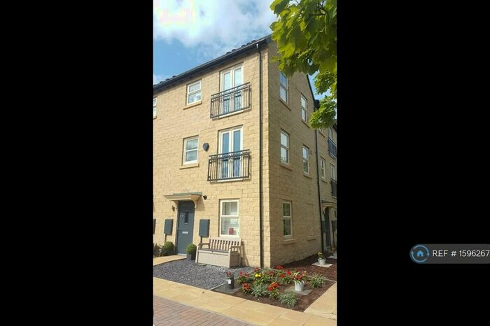 2 Bedroom Terraced House To Rent In Holts Crest Way, Leeds, LS12